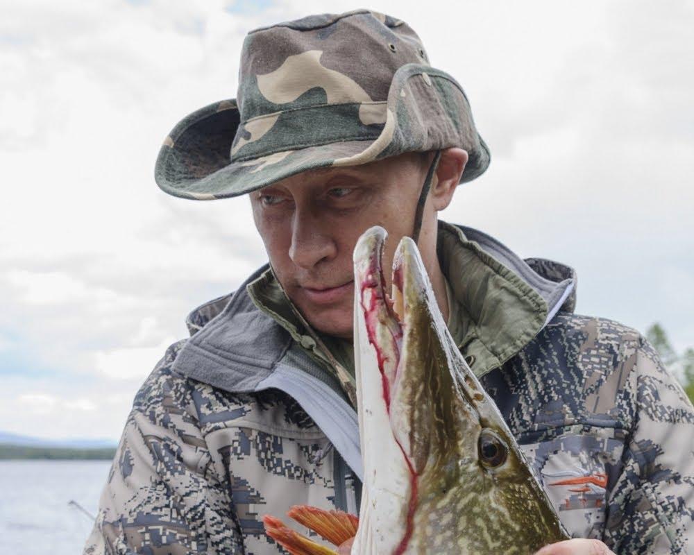 Путин с щукой 23 кг