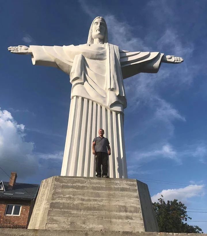 В Украине появилась 12-метровая статуя Иисуса Христа, фото-2