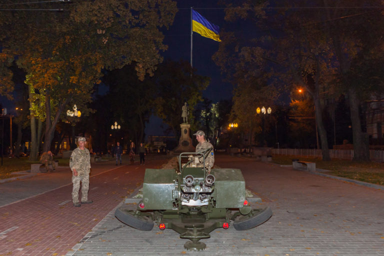 В центре Днепра появилась военная техника, фото-9