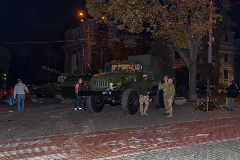 В центре Днепра появилась военная техника, фото-5