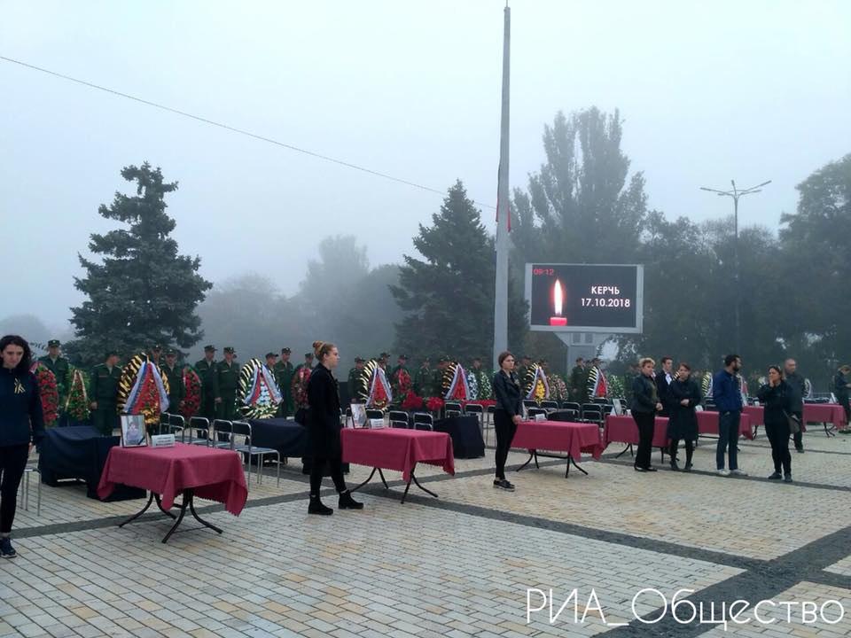 В Керчи прошло прощание с жертвами керченского стрелка, фото-7