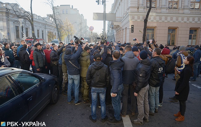 Под Радой на акции «Автоевросилы» митингующие забросали депутата яйцами, фото-2