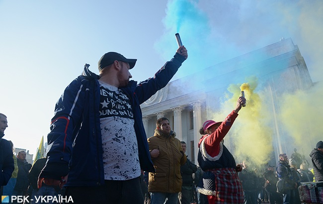 Под Радой на акции «Автоевросилы» митингующие забросали депутата яйцами, фото-3