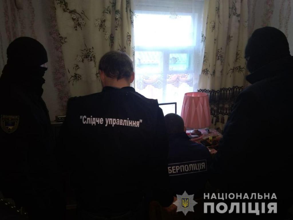 На Киевщине задержан мужчина, снимавший порно с участием дочерей, фото-3