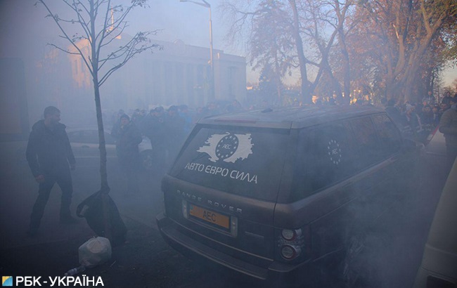 Под Радой на акции «Автоевросилы» митингующие забросали депутата яйцами, фото-5