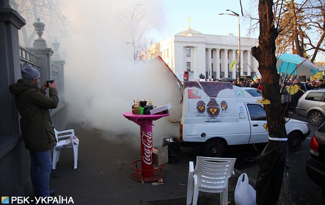 Под Радой на акции «Автоевросилы» митингующие забросали депутата яйцами, фото-7