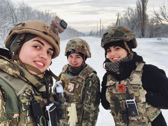«Краса та Сила»: в сети собрали снимки девушек-военнослужащих ВСУ, фото-5