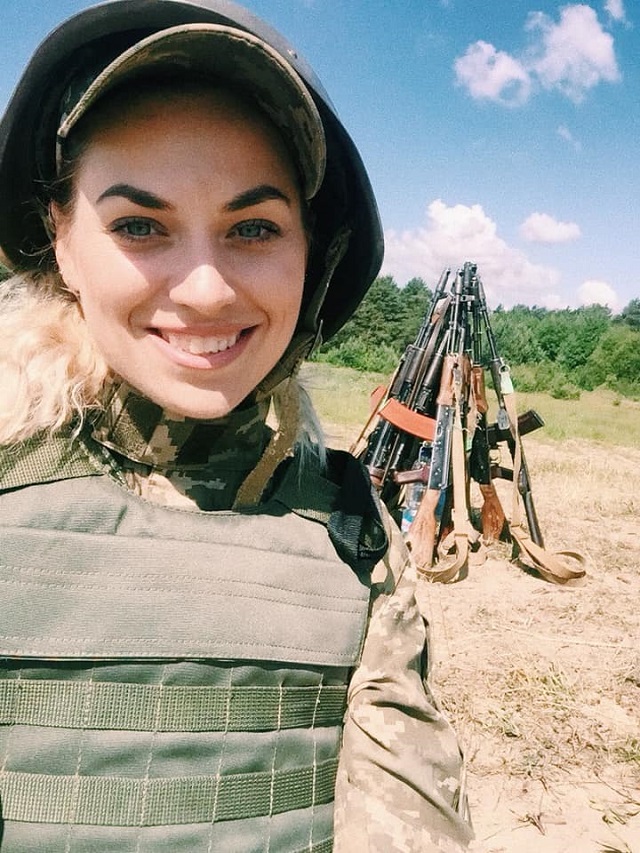 «Краса та Сила»: в сети собрали снимки девушек-военнослужащих ВСУ, фото-2