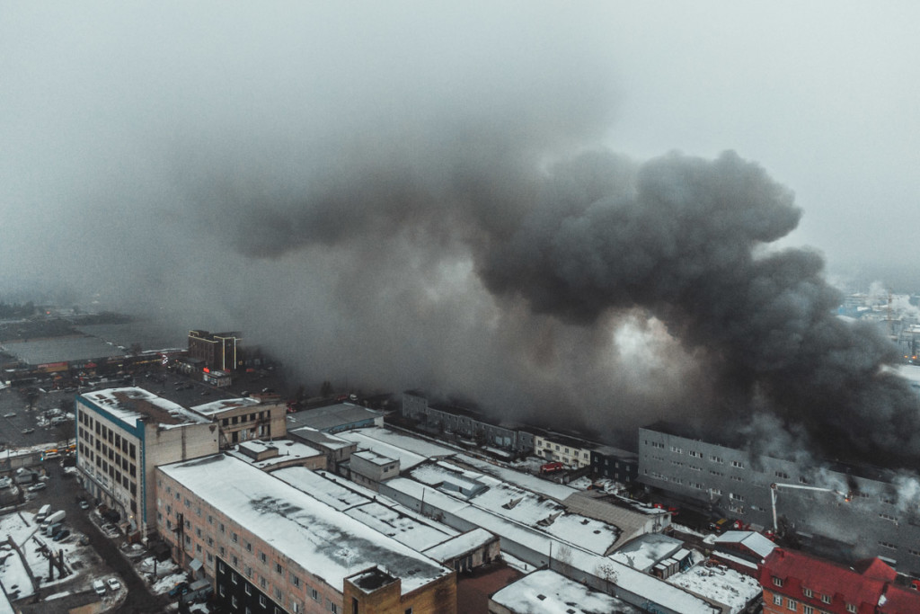 В Киеве масштабный пожар на складах -- спасатели локализовали возгорание, фото-2