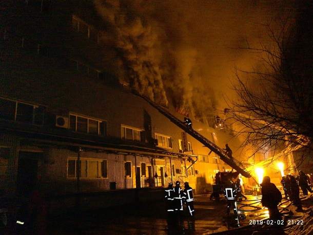 В Киеве масштабный пожар на складах -- спасатели локализовали возгорание, фото-3
