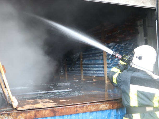 В Киеве масштабный пожар на складах -- спасатели локализовали возгорание, фото-4