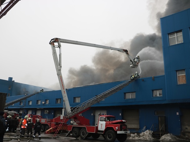 В Киеве масштабный пожар на складах -- спасатели локализовали возгорание, фото-5