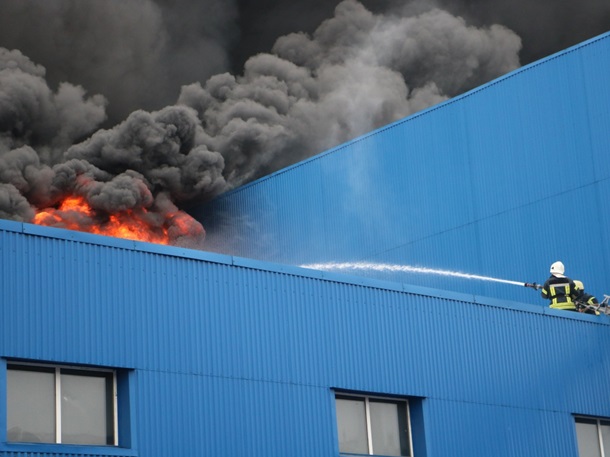 В Киеве масштабный пожар на складах -- спасатели локализовали возгорание, фото-8