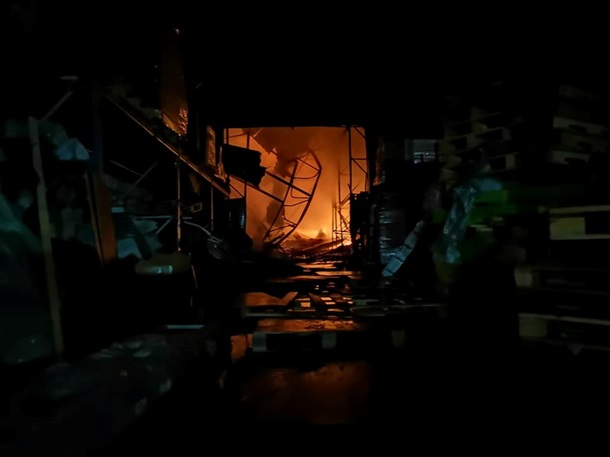 В Киеве масштабный пожар на складах -- спасатели локализовали возгорание, фото-16