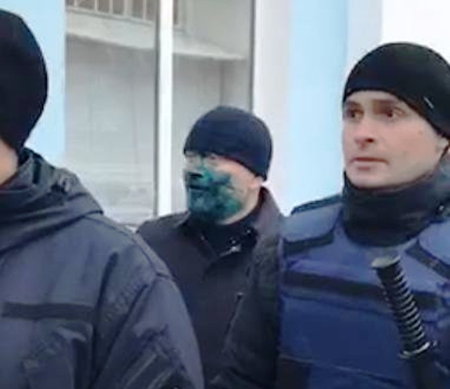 В Бердянске активисты облили зеленкой Александра Вилкула, фото-3