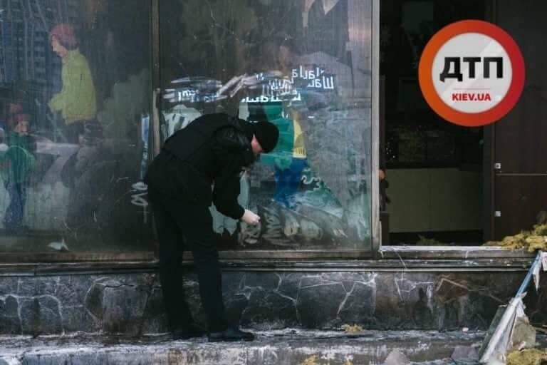 «Мог быть поджог»: в Киеве горел магазин Roshen, фото-4