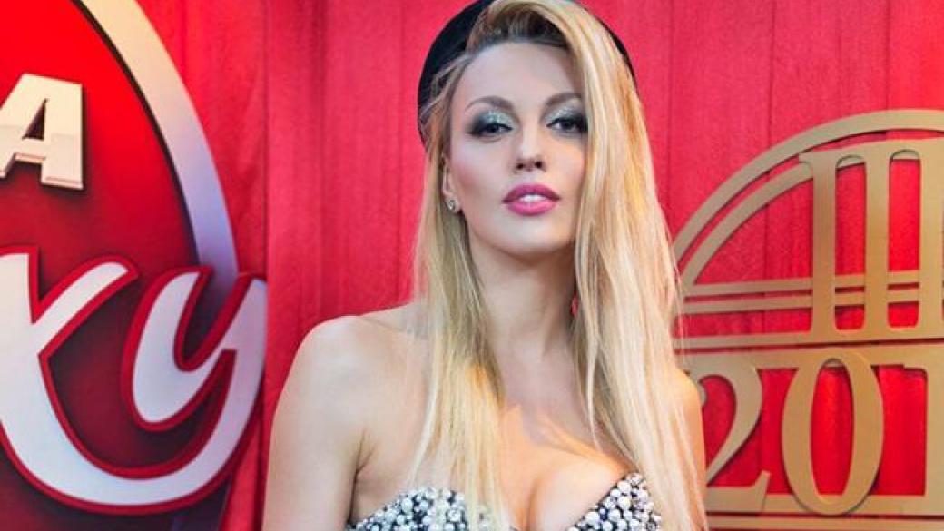 46-летняя Оля Полякова обнажила грудь на обложке украинского Playboy 46-летняя Оля Полякова обнажила грудь на обложке украинского Playboy