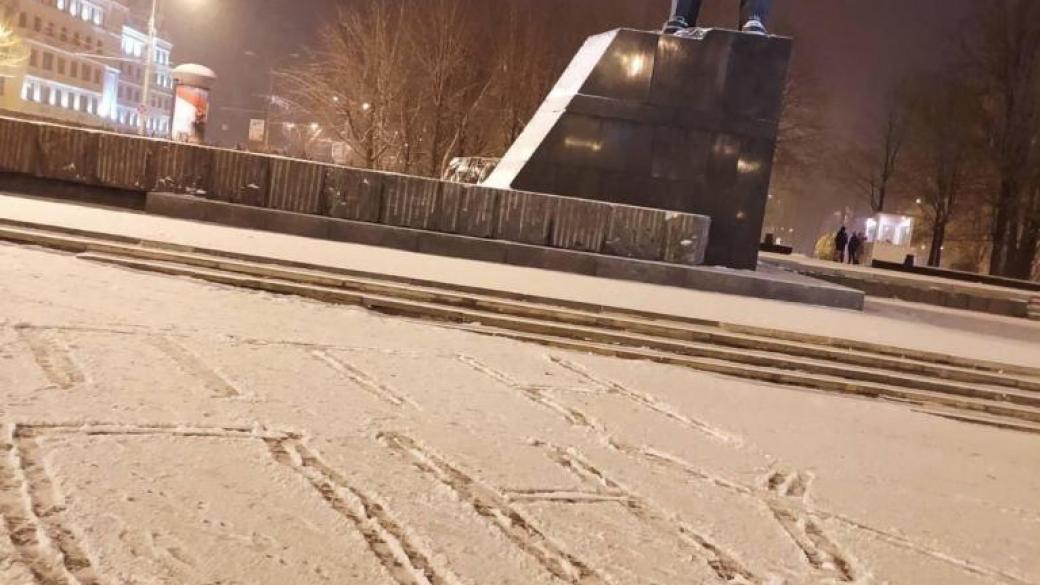 В центре Донецка неизвестные написали «ПТН ПНХ»: опубликованы фото ...