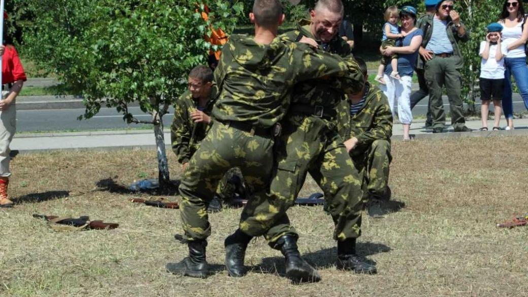 Казанские десантники отмечают профессиональный праздник маршем за ЗОЖ